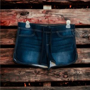 No Boundaries Mid Rise Shorts